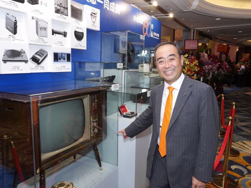 Eleven pieces of antique products, being sold through the Shun Hing Group, were displayed at the “Exhibition of Antique Products” which aroused substantial interests as they brought back many collective memories.